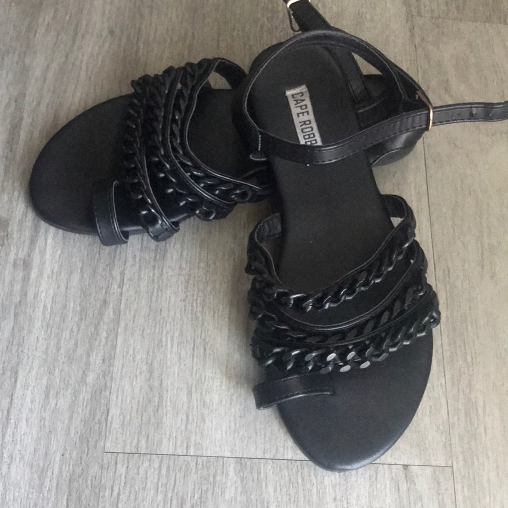 Ring toe sandals